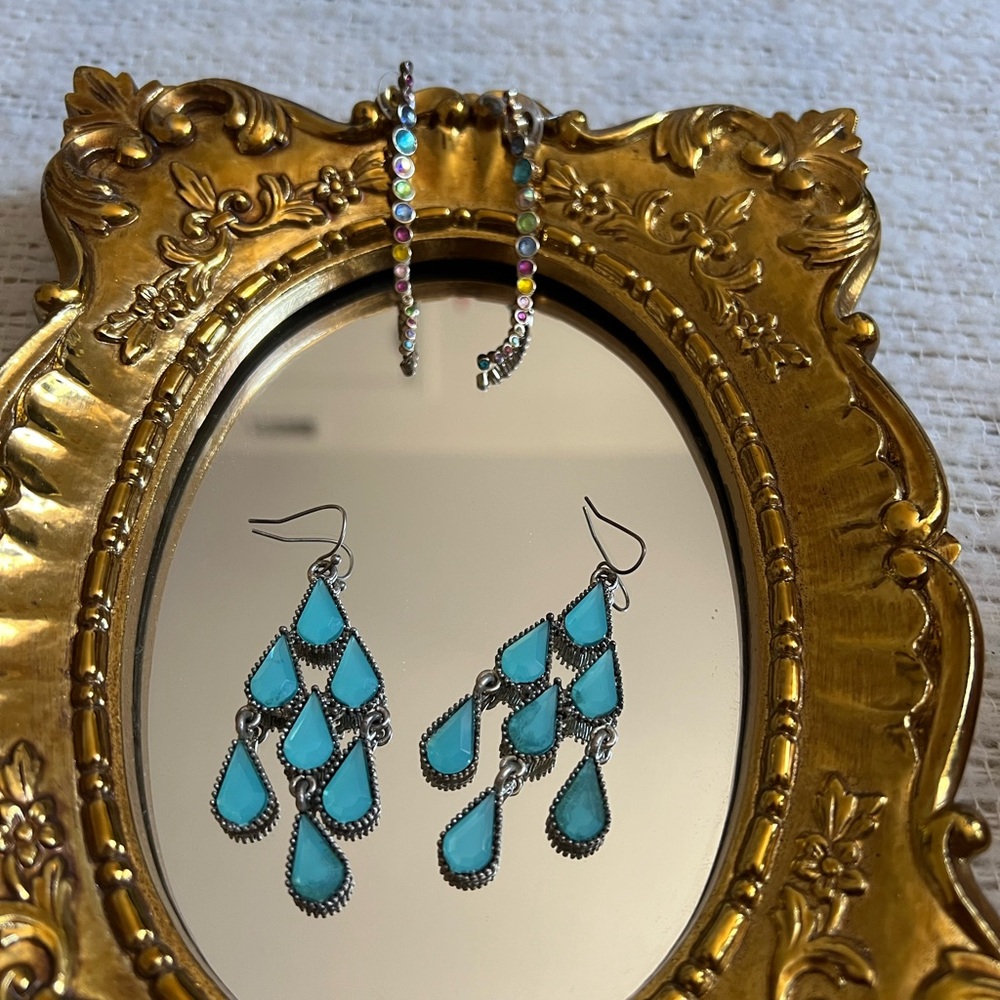 Vintage earrings bundle of 2